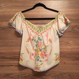 NWOT! Off shoulder colorful size small top!